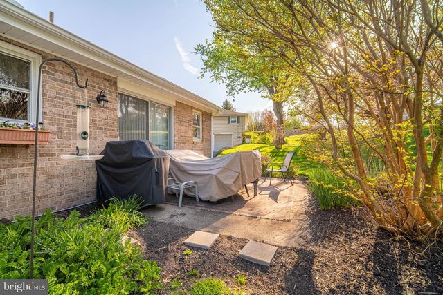 106 CIRCLE DR, York, PA 17406