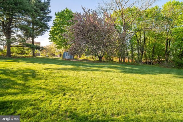 106 CIRCLE DR, York, PA 17406