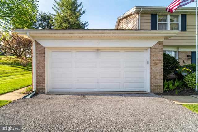 106 CIRCLE DR, York, PA 17406