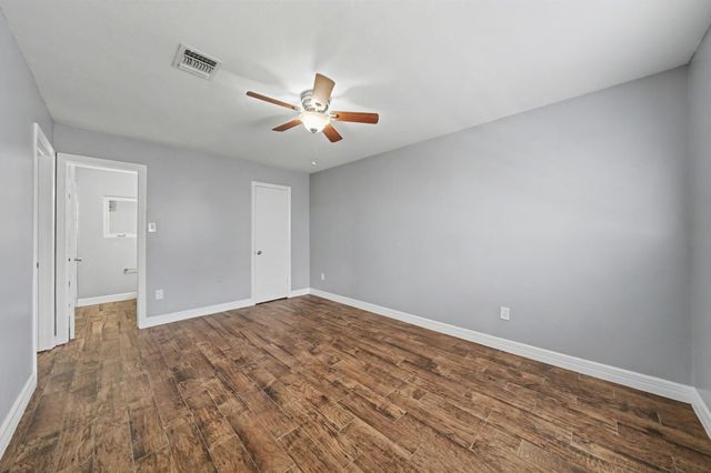 2015 Williamsburg Court N, League City, TX 77573