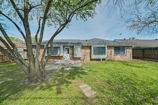 2015 Williamsburg Court N, League City, TX 77573