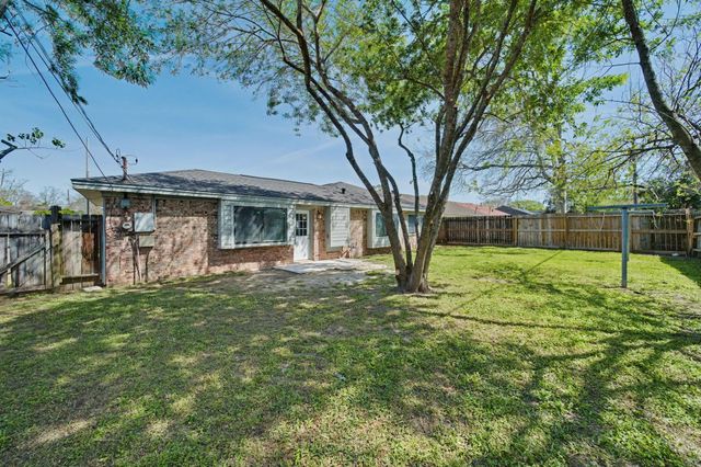2015 Williamsburg Court N, League City, TX 77573