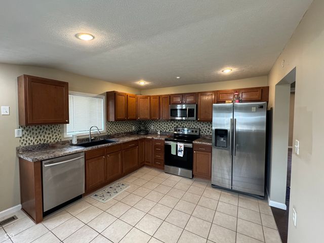 305 N Market Street, Waynetown, IN 47990