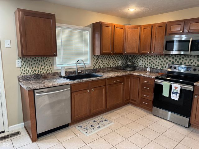 305 N Market Street, Waynetown, IN 47990