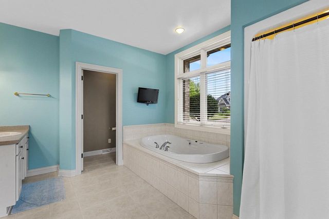 236 E THORNBROOK LANE, Appleton, WI 54913