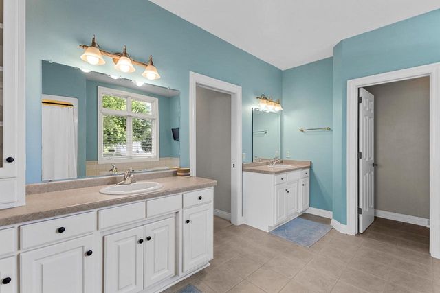 236 E THORNBROOK LANE, Appleton, WI 54913