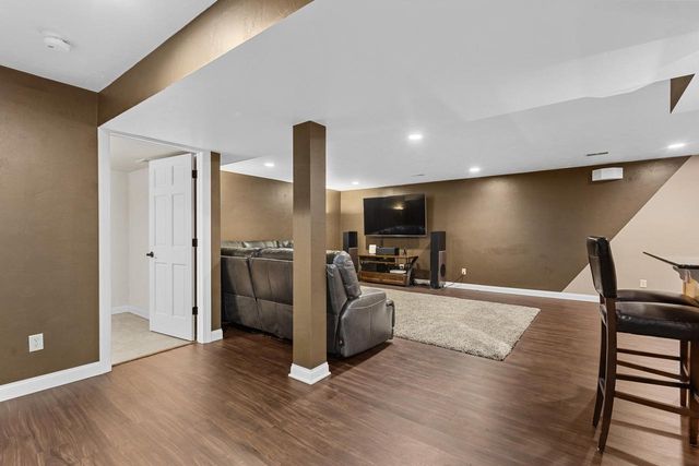 236 E THORNBROOK LANE, Appleton, WI 54913