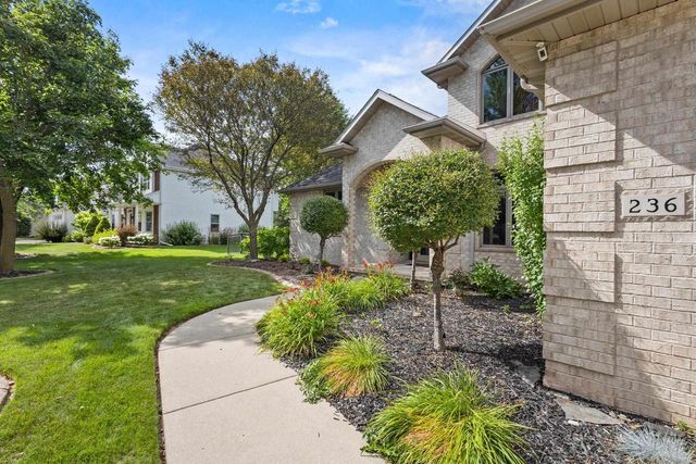 236 E THORNBROOK LANE, Appleton, WI 54913