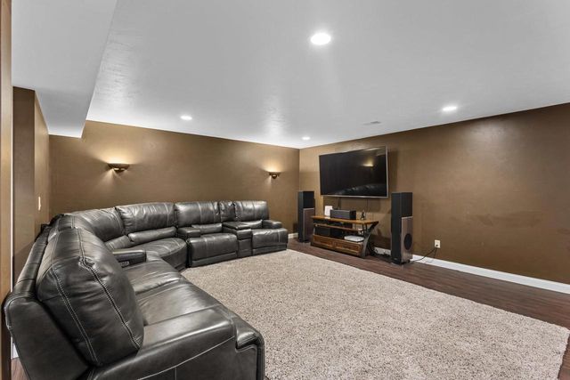 236 E THORNBROOK LANE, Appleton, WI 54913