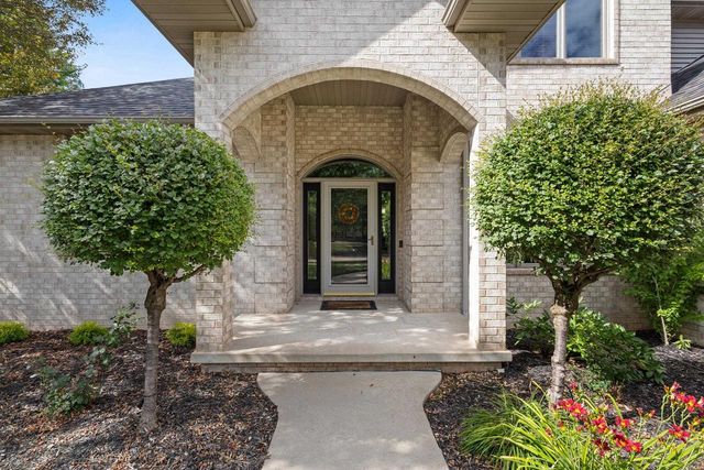 236 E THORNBROOK LANE, Appleton, WI 54913