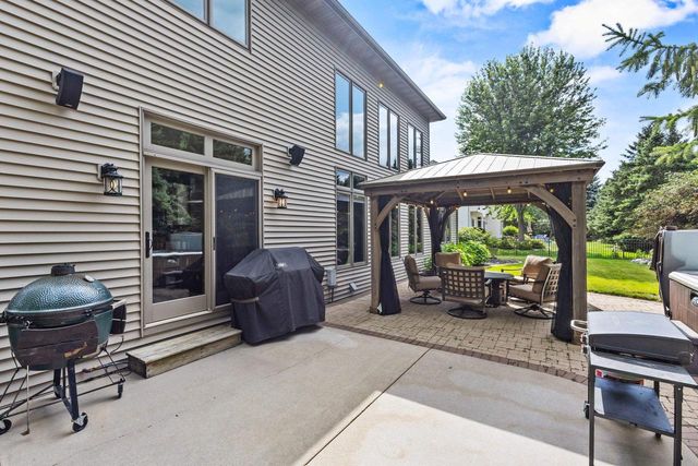 236 E THORNBROOK LANE, Appleton, WI 54913