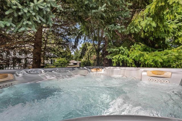 236 E THORNBROOK LANE, Appleton, WI 54913