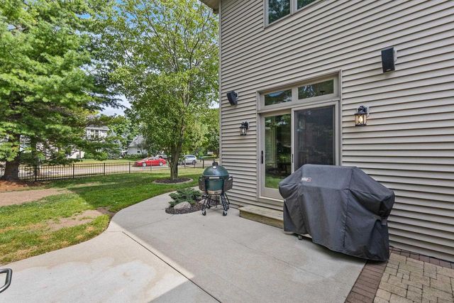 236 E THORNBROOK LANE, Appleton, WI 54913