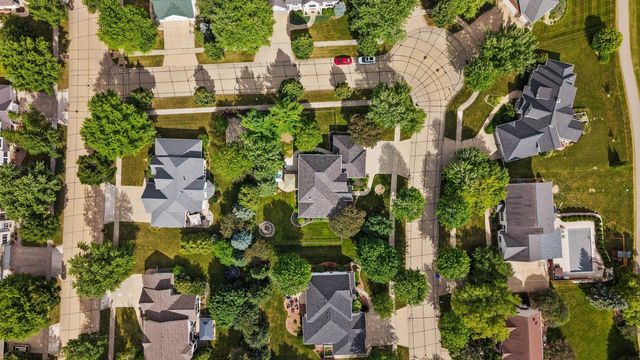 236 E THORNBROOK LANE, Appleton, WI 54913