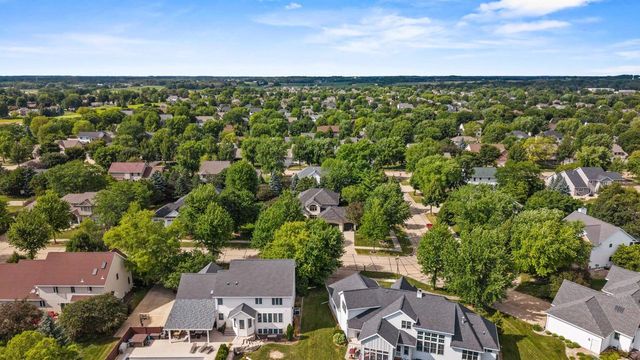 236 E THORNBROOK LANE, Appleton, WI 54913