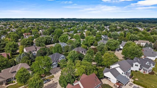 236 E THORNBROOK LANE, Appleton, WI 54913