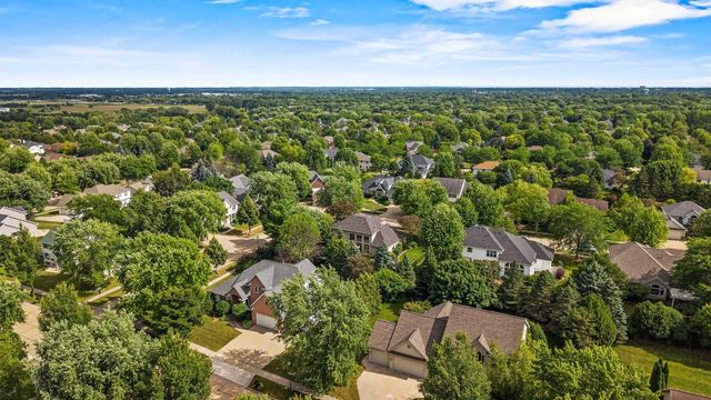 236 E THORNBROOK LANE, Appleton, WI 54913