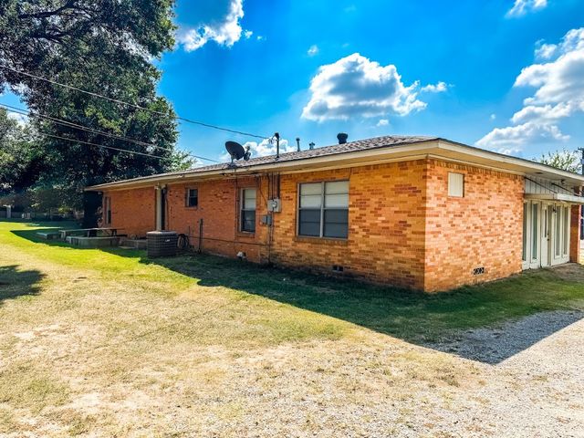 552 E Commerce Street, Fairfield, TX 75840