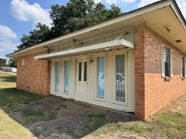 552 E Commerce Street, Fairfield, TX 75840