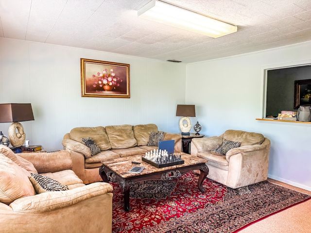 552 E Commerce Street, Fairfield, TX 75840