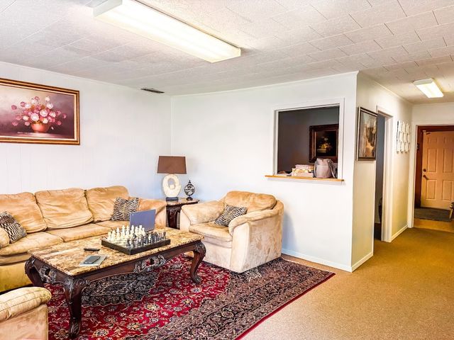 552 E Commerce Street, Fairfield, TX 75840