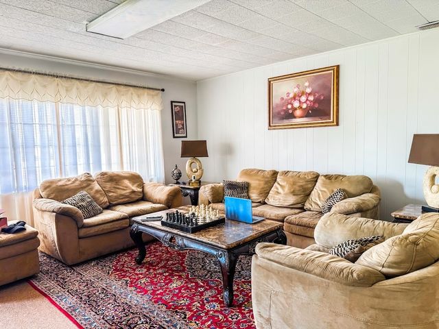 552 E Commerce Street, Fairfield, TX 75840