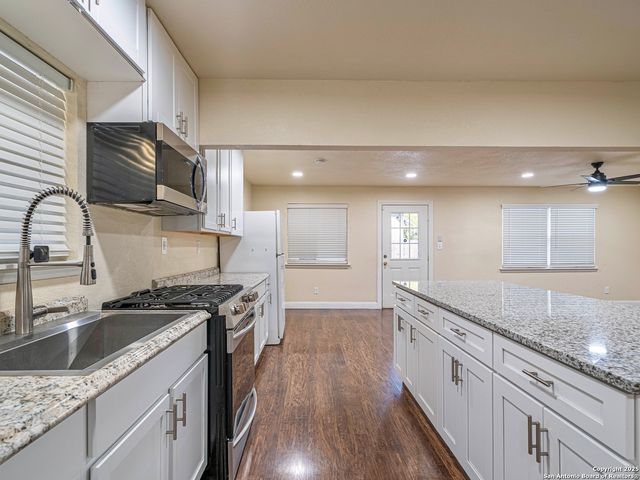 219 E Formosa, San Antonio, TX 78221