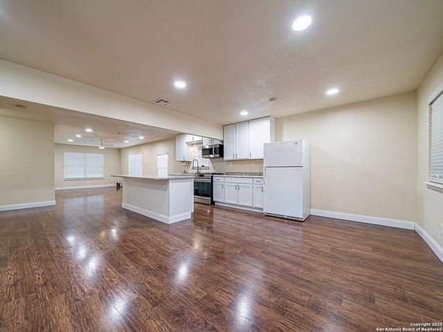 219 E Formosa, San Antonio, TX 78221