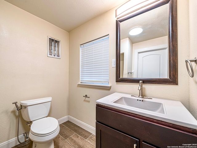 219 E Formosa, San Antonio, TX 78221