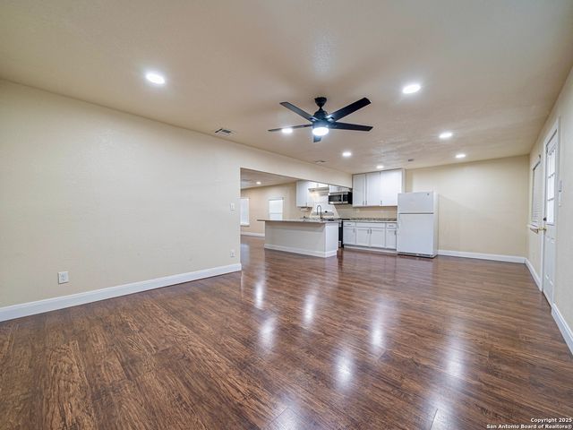 219 E Formosa, San Antonio, TX 78221