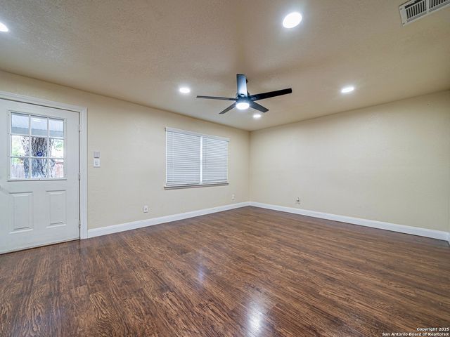 219 E Formosa, San Antonio, TX 78221