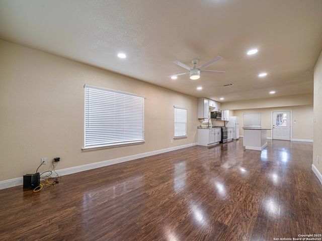 219 E Formosa, San Antonio, TX 78221