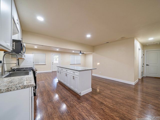 219 E Formosa, San Antonio, TX 78221