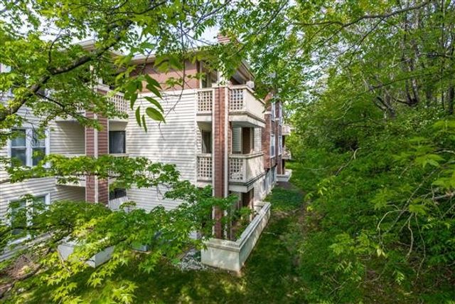 202 Hillsboro Pl, Nashville, TN 37215