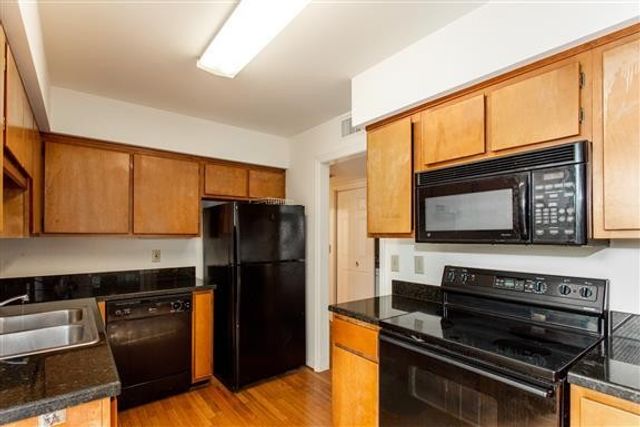 202 Hillsboro Pl, Nashville, TN 37215