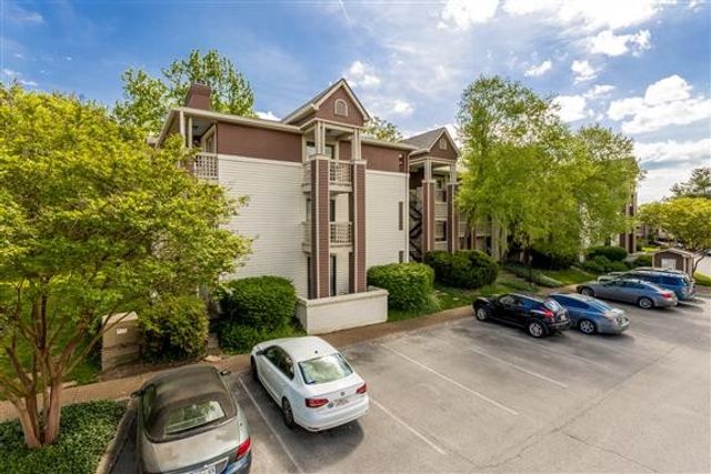 202 Hillsboro Pl, Nashville, TN 37215