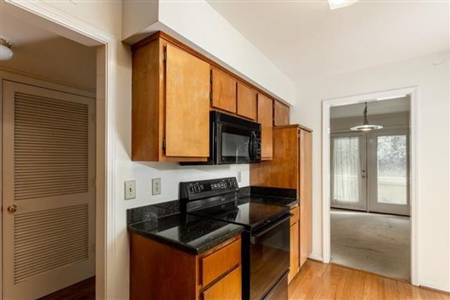 202 Hillsboro Pl, Nashville, TN 37215