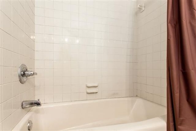 202 Hillsboro Pl, Nashville, TN 37215