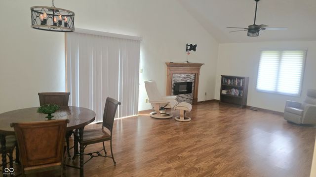 606 S Buckingham Court 8-B, Anderson, IN 46013