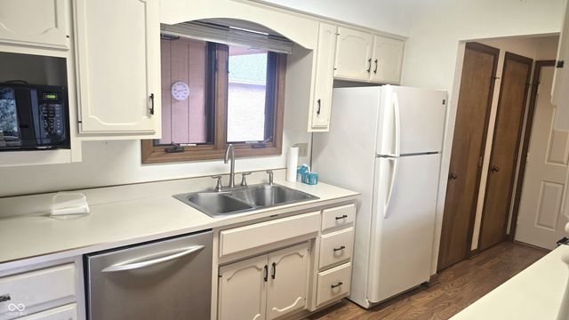 606 S Buckingham Court 8-B, Anderson, IN 46013