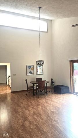 606 S Buckingham Court 8-B, Anderson, IN 46013