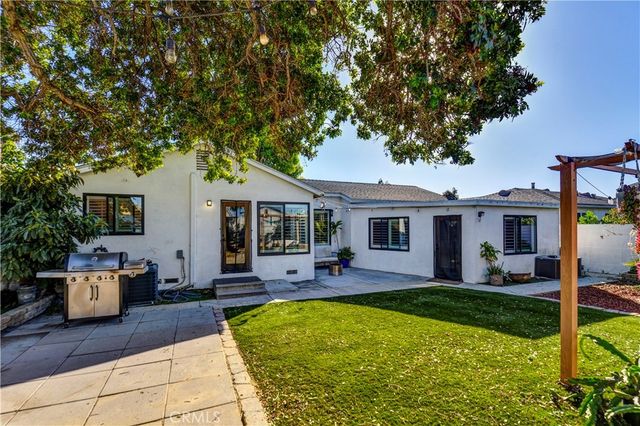 686 Governor St, Costa Mesa, CA 92627