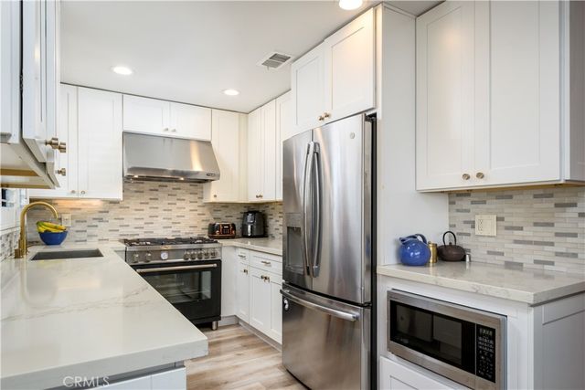 686 Governor St, Costa Mesa, CA 92627