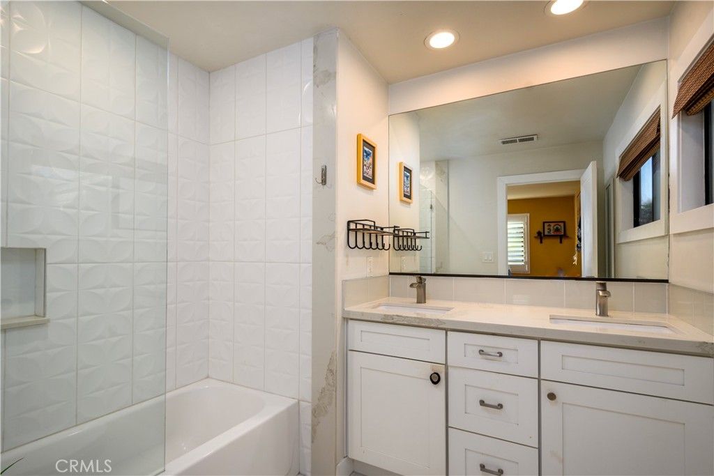 Image 11 of property listing at 686 Governor St, Costa Mesa, CA 92627