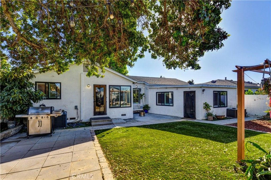 Image 19 of property listing at 686 Governor St, Costa Mesa, CA 92627