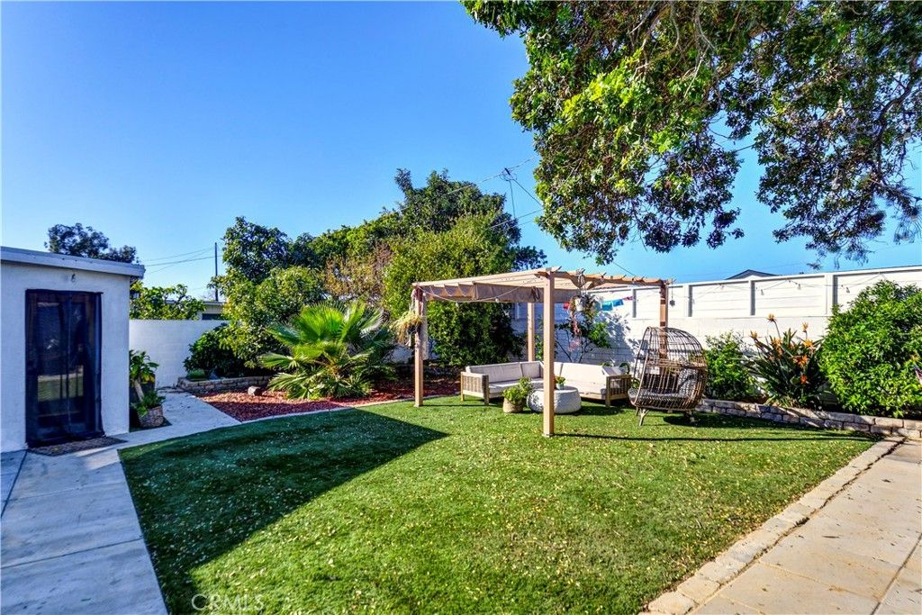 Image 20 of property listing at 686 Governor St, Costa Mesa, CA 92627