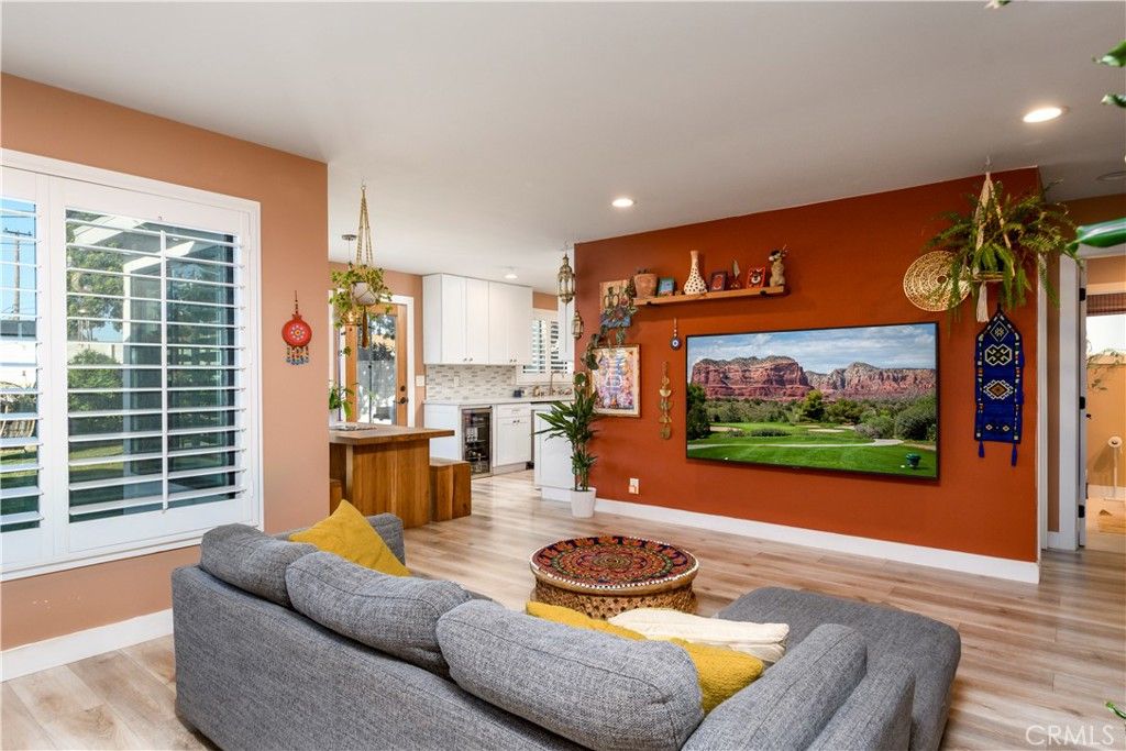 Image 4 of property listing at 686 Governor St, Costa Mesa, CA 92627