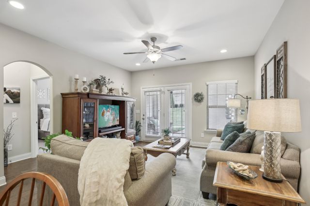 287 Chancery Dr, Gallatin, TN 37066