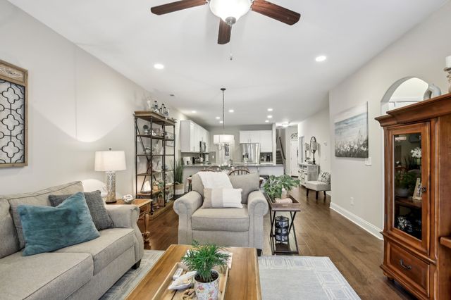 287 Chancery Dr, Gallatin, TN 37066