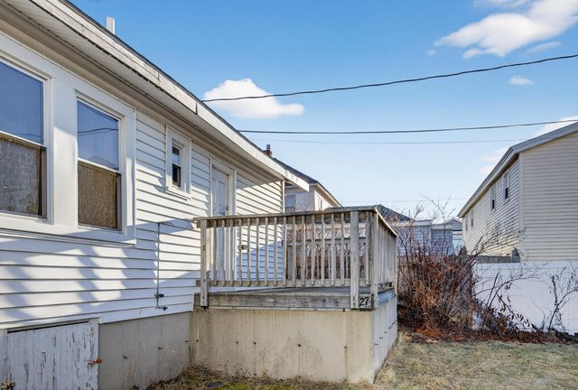 27 Kentville Terrace, Hampton, NH 03842